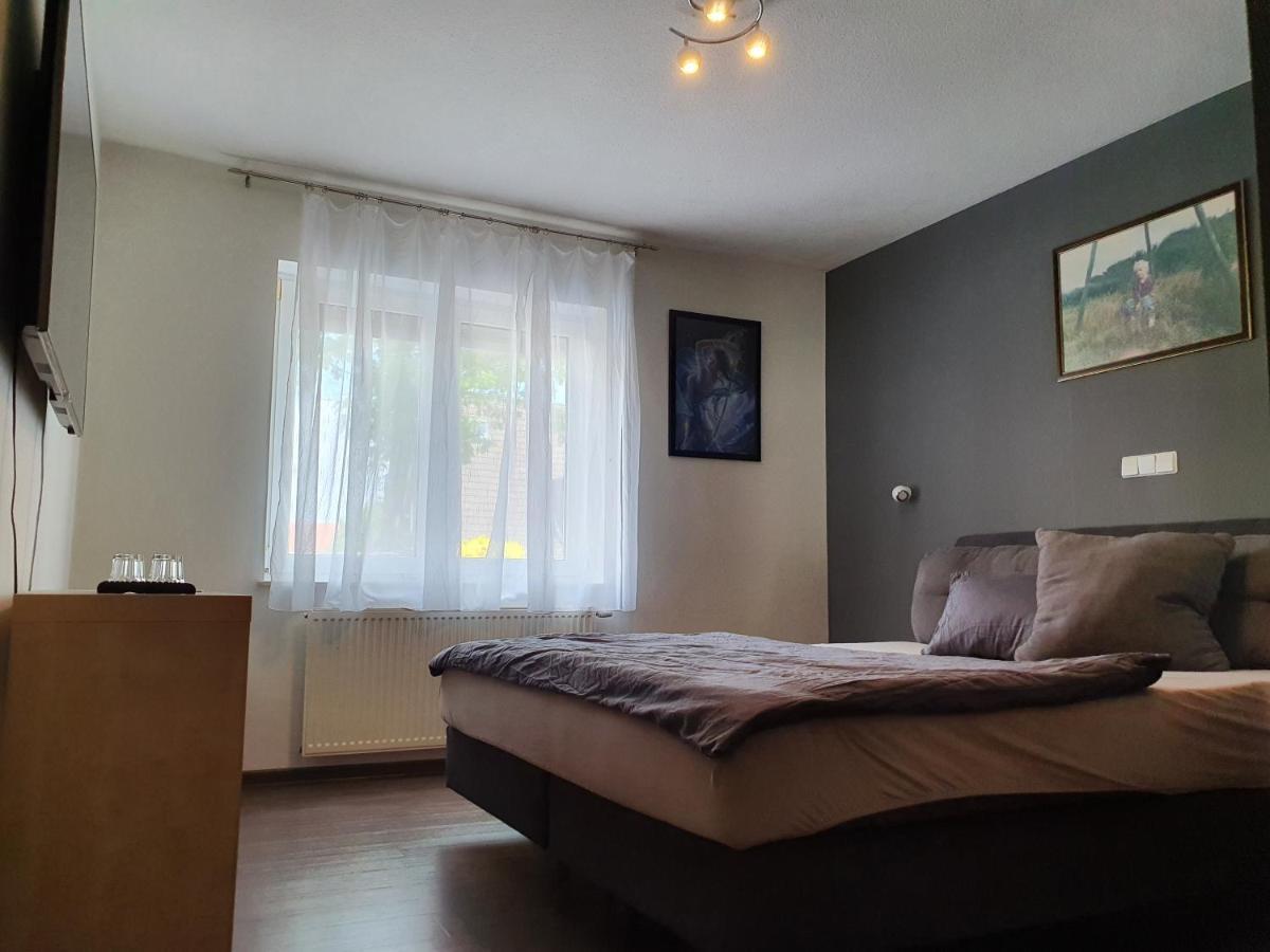 Schlafzimmer, Ruhige Lage In Meppen --- Check-In Mit Schluesselkasten Εξωτερικό φωτογραφία